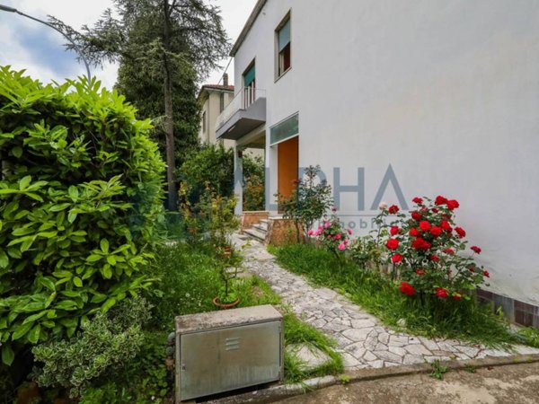 casa indipendente in vendita a Forlì in zona Quattro
