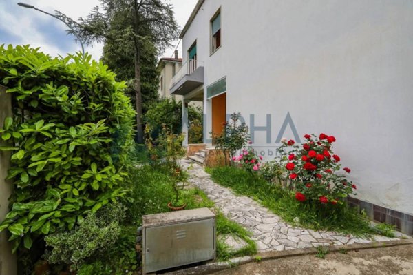 casa indipendente in vendita a Forlì in zona Quattro