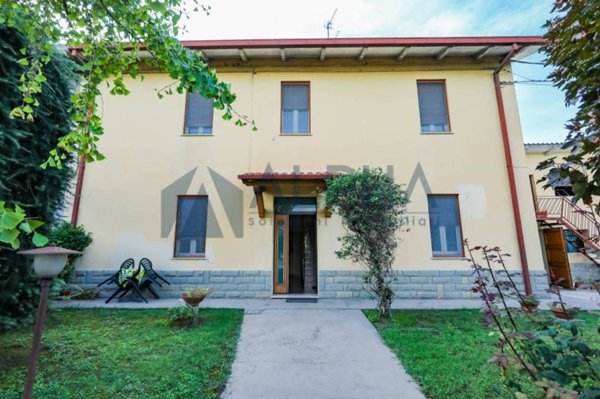 casa indipendente in vendita a Forlì in zona Quattro