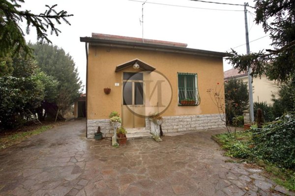 casa indipendente in vendita a Forlì in zona Romiti