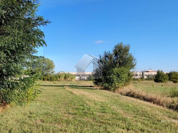 terreno edificabile in vendita a Forlì in zona Pieve Acquedotto