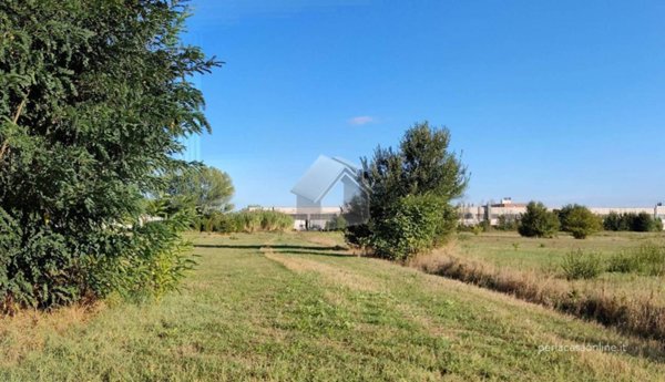 terreno edificabile in vendita a Forlì in zona San Giorgio