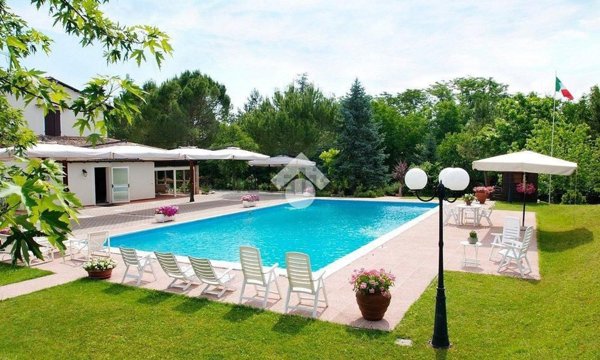 casa indipendente in vendita a Forlì