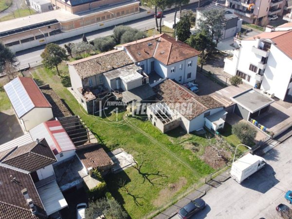 villa in vendita a Forlì in zona Coriano