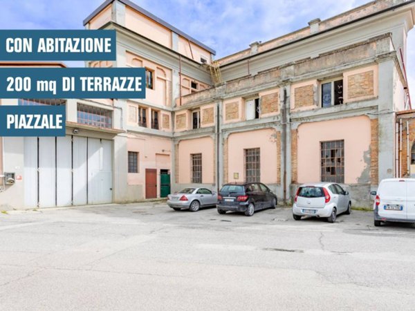 locale commerciale in vendita a Forlì in zona Romiti