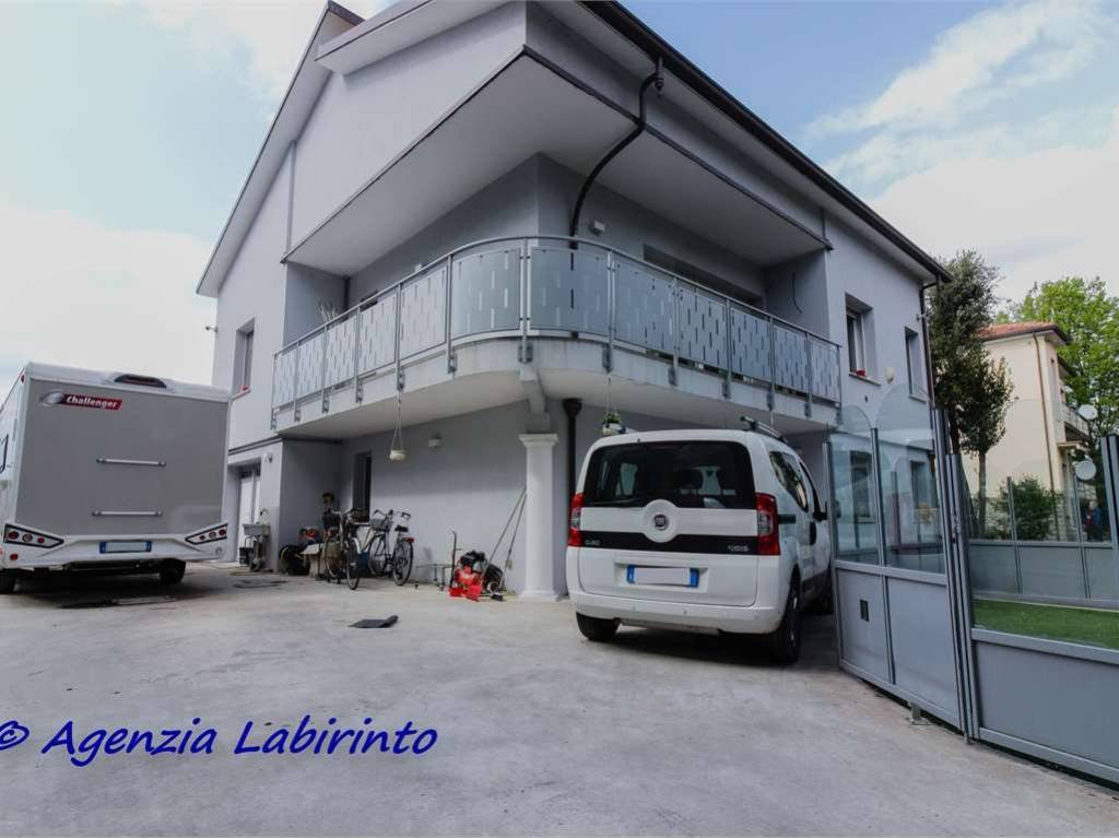 casa indipendente in vendita a Forlì in zona Centro Storico