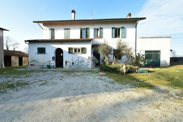 casa indipendente in vendita a Forlì