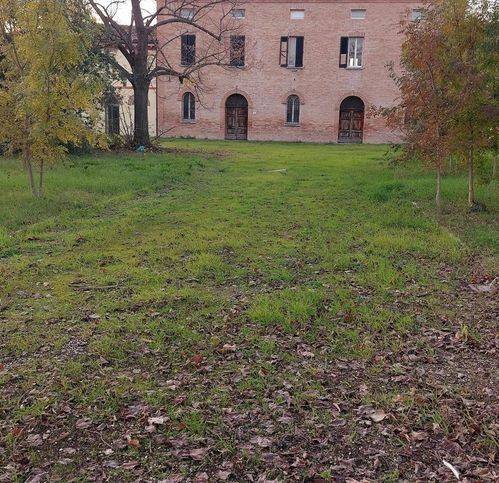 intera palazzina in vendita a Forlì in zona Carpinello