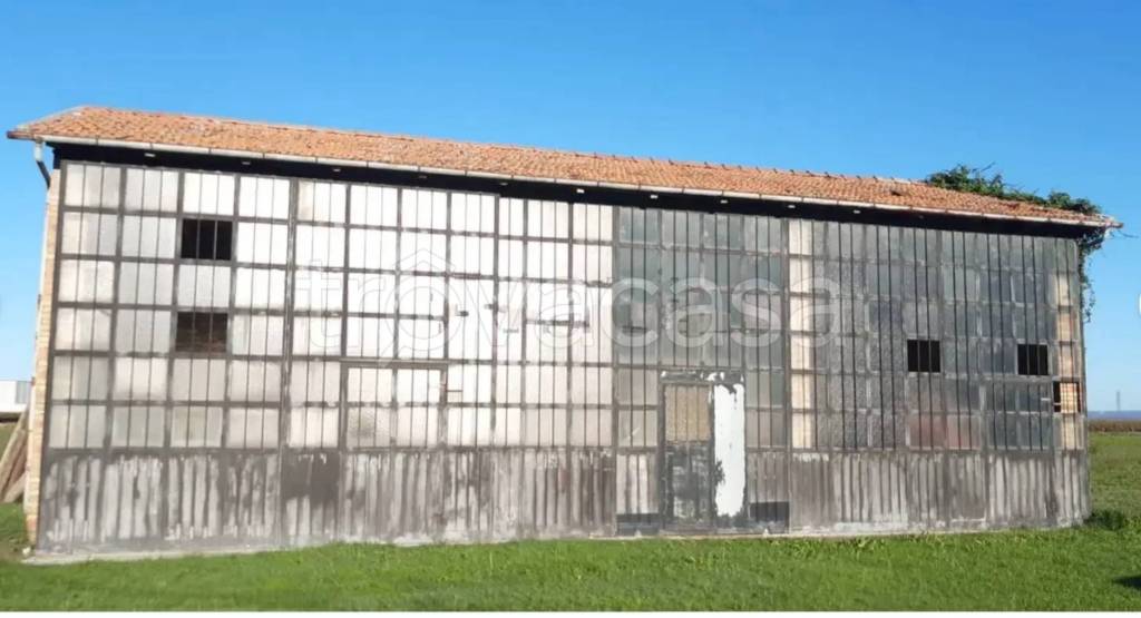 locale commerciale in vendita a Forlì in zona San Giorgio