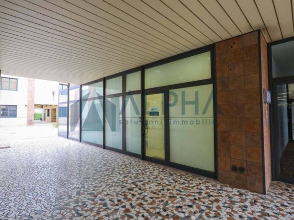 negozio in vendita a Forlì in zona San Giorgio