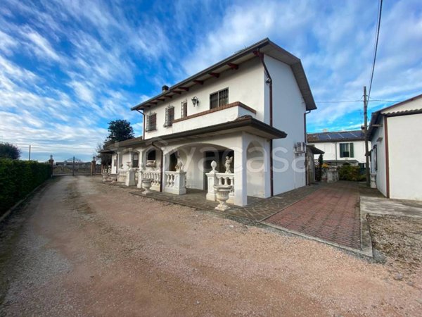 casa indipendente in vendita a Forlì in zona Casemurate