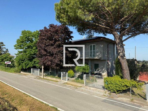 casa indipendente in vendita a Forlì in zona Barisano