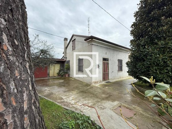 casa indipendente in vendita a Forlì in zona Centro Storico