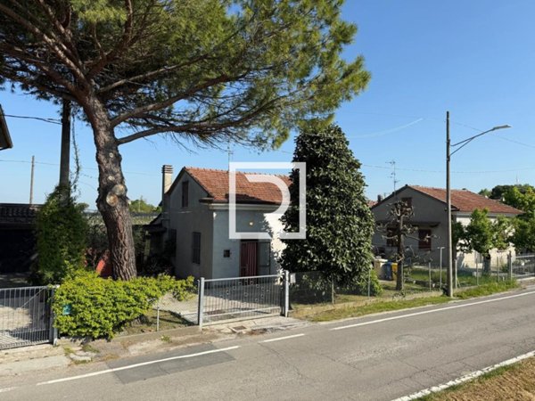 casa indipendente in vendita a Forlì in zona Quattro