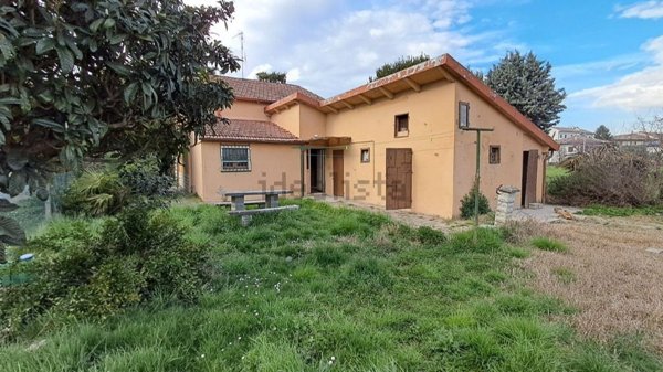 casa indipendente in vendita a Forlì in zona Quattro