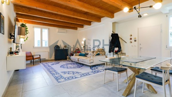 casa indipendente in vendita a Forlì in zona Quattro