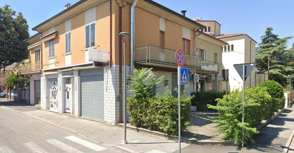 negozio in vendita a Forlì in zona Cà Ossi