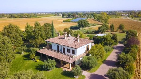 casa indipendente in vendita a Forlì in zona Quattro