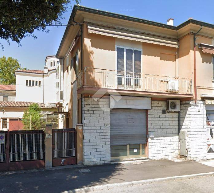 negozio in vendita a Forlì in zona Cà Ossi