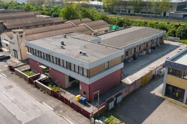 negozio in vendita a Forlì in zona Coriano