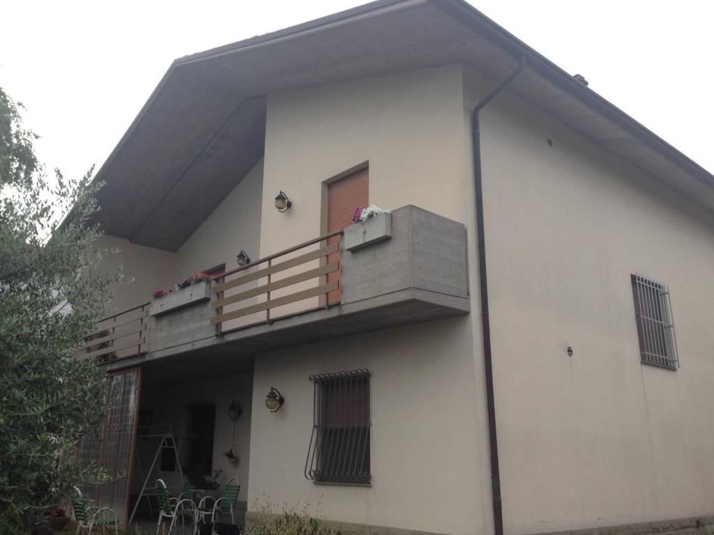 casa indipendente in vendita a Forlì in zona Poggio