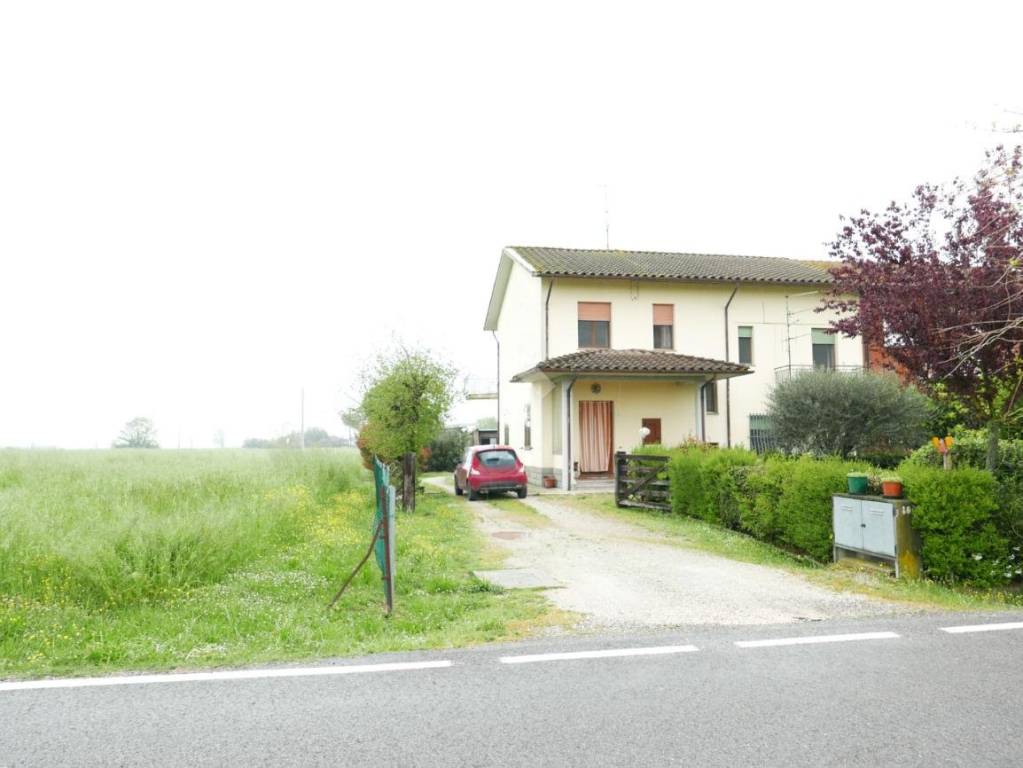 casa indipendente in vendita a Forlì in zona Casemurate