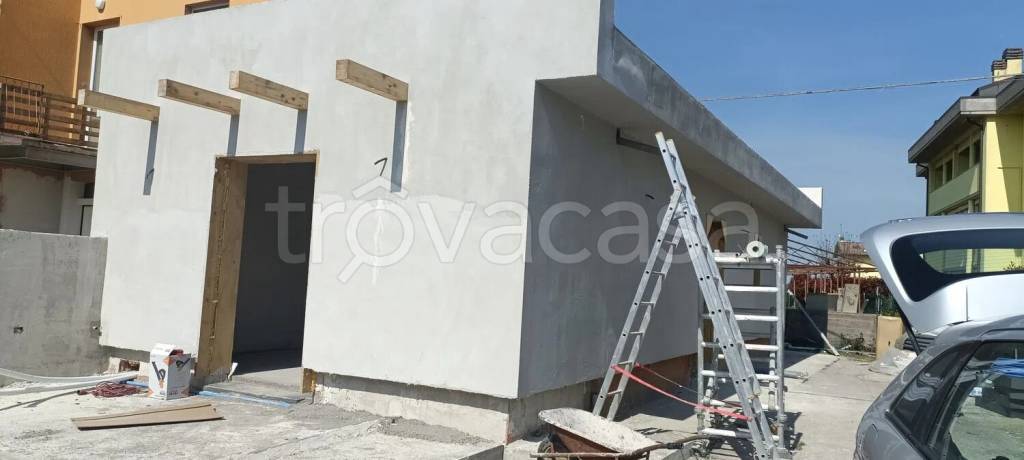 casa indipendente in vendita a Forlì in zona Carpena