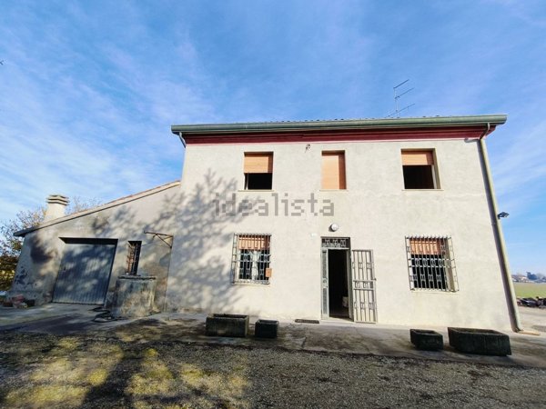casa indipendente in vendita a Forlì in zona Quattro