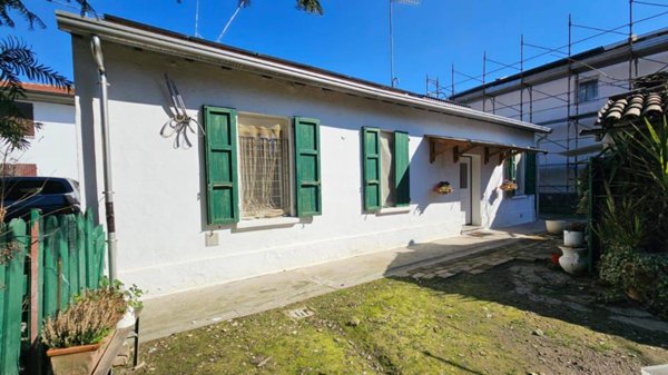 casa indipendente in vendita a Forlì in zona Centro Storico