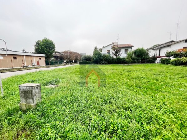 casa indipendente in vendita a Forlì in zona Villanova