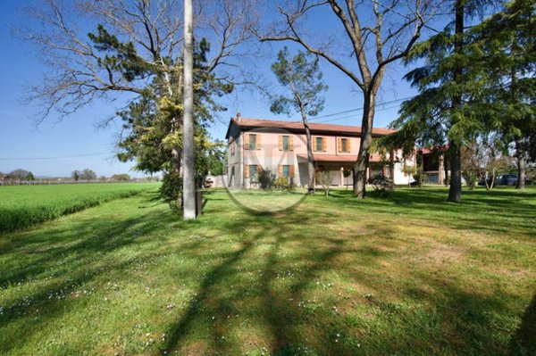 casa indipendente in vendita a Forlì in zona Carpena