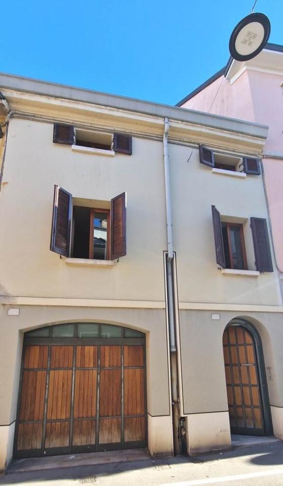 casa indipendente in vendita a Forlì in zona Centro Storico