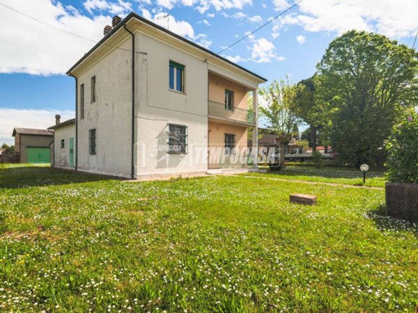 casa indipendente in vendita a Forlì in zona Carpinello
