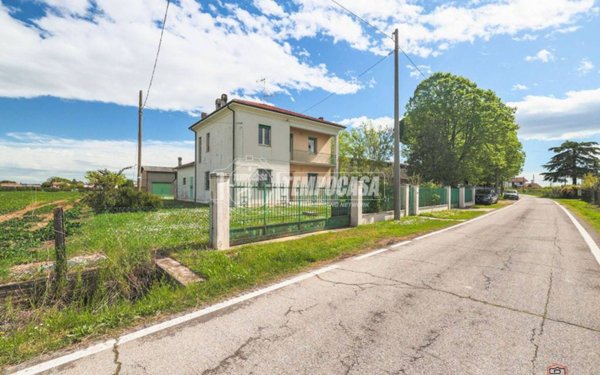 casa indipendente in vendita a Forlì in zona Carpinello