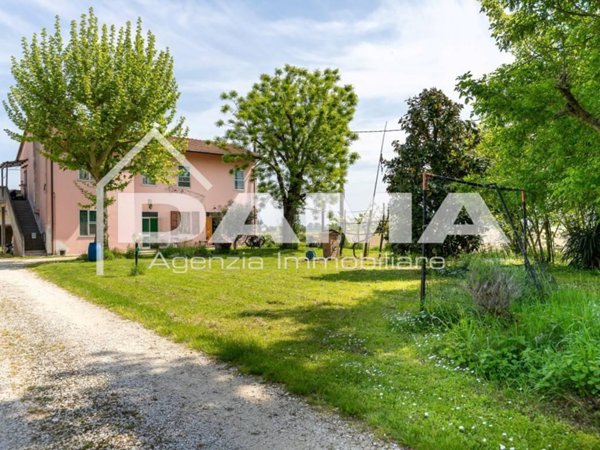 casa indipendente in vendita a Forlì in zona San Martino di Villafranca