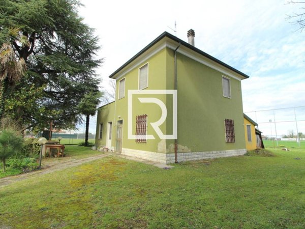 casa indipendente in vendita a Forlì in zona Pievequinta