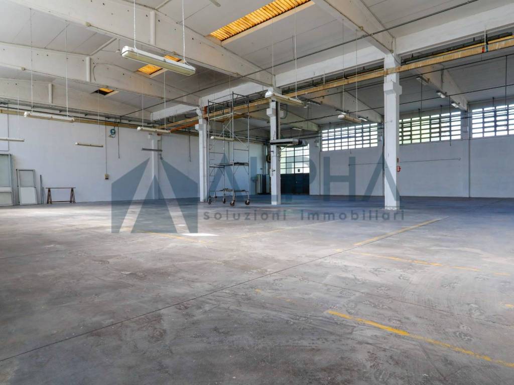 locale commerciale in vendita a Forlì in zona Coriano