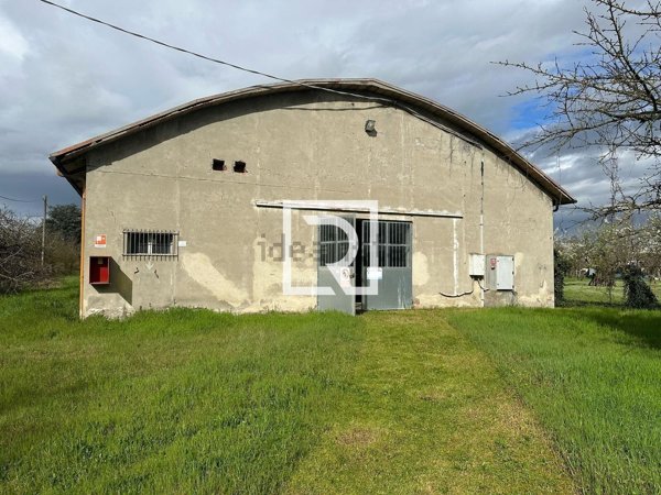capannone in vendita a Forlì in zona Vecchiazzano