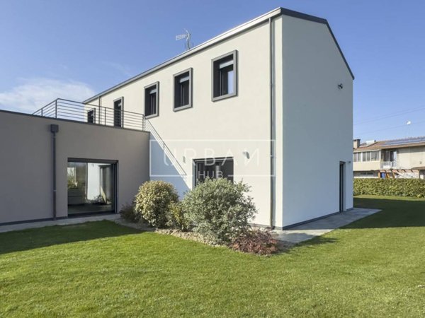 casa indipendente in vendita a Forlì in zona Casemurate