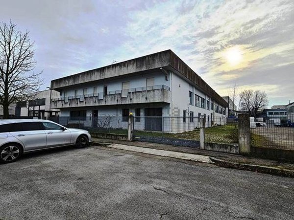 capannone in vendita a Forlì in zona Vecchiazzano