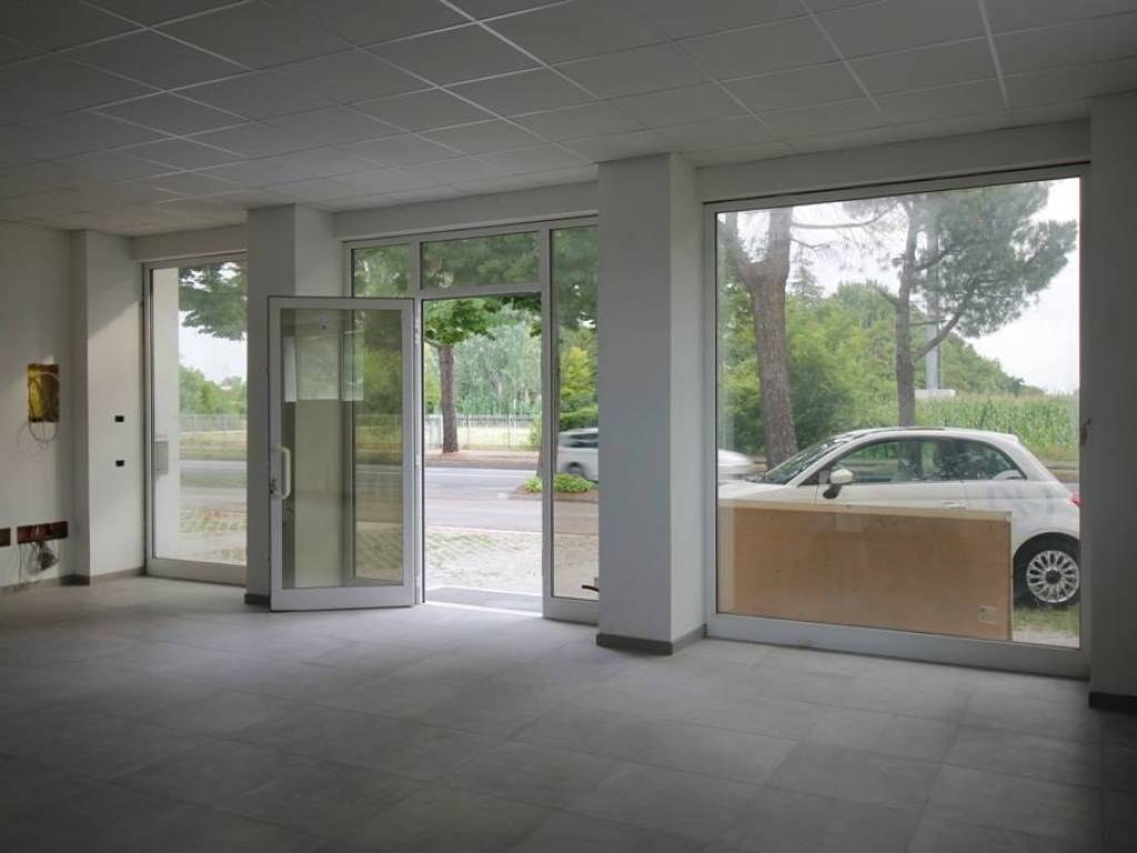 negozio in vendita a Forlì in zona Ronco