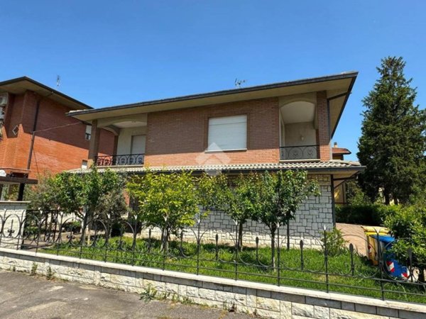 casa indipendente in vendita a Forlì in zona Ronco