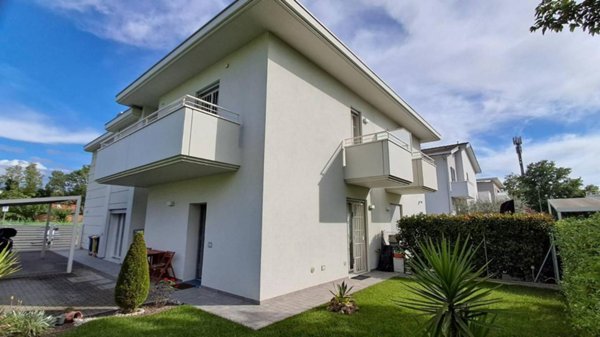 casa indipendente in vendita a Forlì in zona Centro Storico