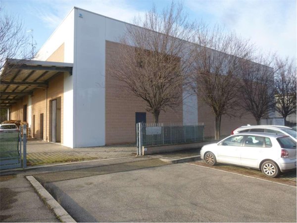 locale commerciale in vendita a Forlì in zona Villanova