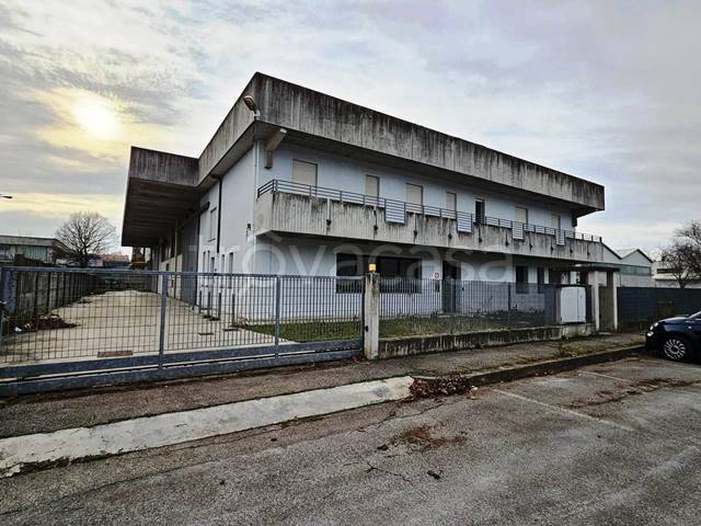 capannone in vendita a Forlì in zona Vecchiazzano