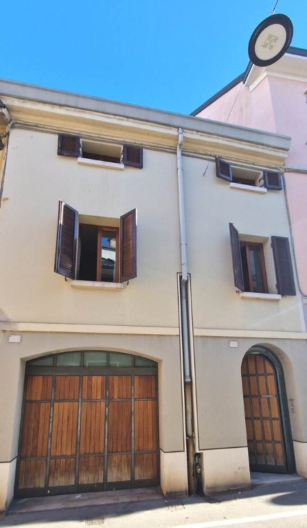 casa indipendente in vendita a Forlì in zona Centro Storico