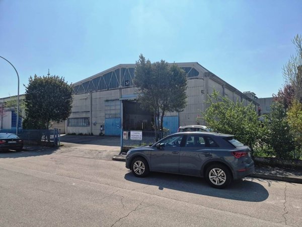 locale commerciale in vendita a Forlì in zona Ospedaletto