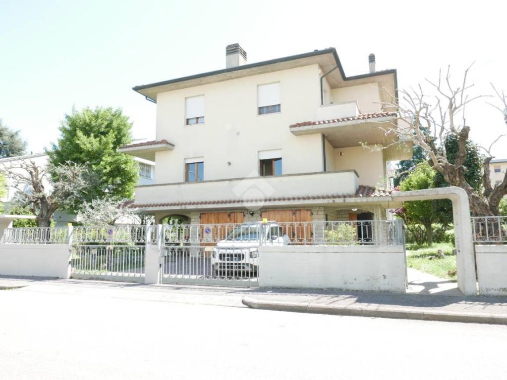 casa indipendente in vendita a Forlì in zona Ospedaletto