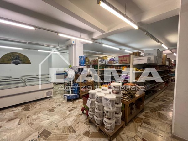 locale commerciale in vendita a Forlì in zona Centro Storico