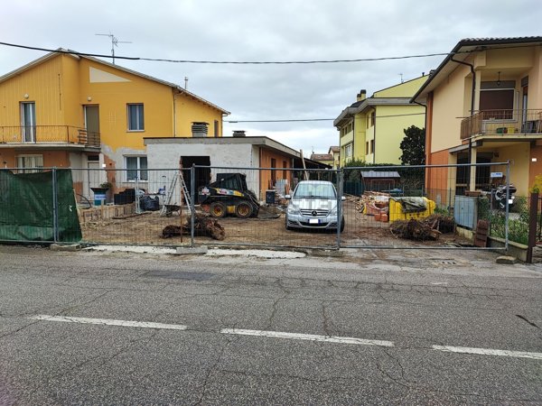 casa indipendente in vendita a Forlì in zona Carpena